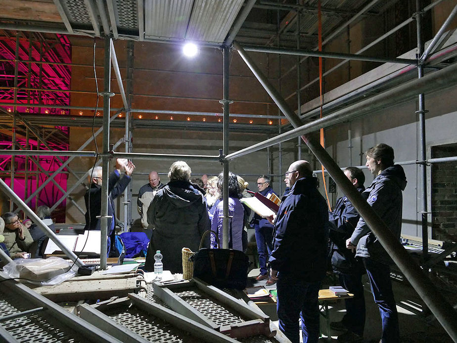 Heilige Messe auf der Baustelle zum 4. Advent (Foto: Karl-Franz Thiede)